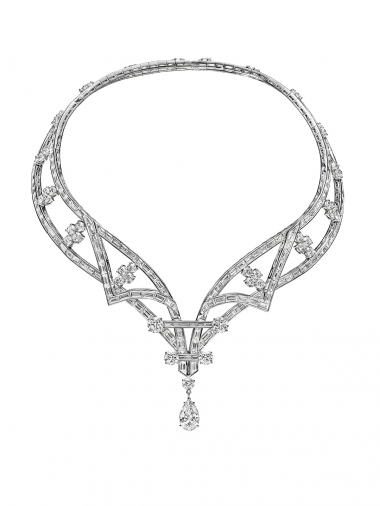 <p>Inspir&eacute; du v&ecirc;tement traditionnel mongolien, collier Deel, en diamants tailles baguette et brillant (86,86 carats).&nbsp;</p>