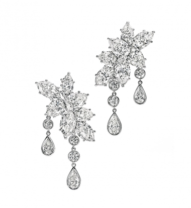 <p>Directement inspir&eacute;es des dessins d'archives d'Ambaji Shinde, pendants d'oreilles Caftan en diamants tailles brillant, baguette, poire et marquise (81,39 carats).</p>
<br />