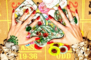 <p>Couleurs voyantes, tailles insolentes, les ongles s'affichent et se customisent. </p>
<p>&nbsp;</p>