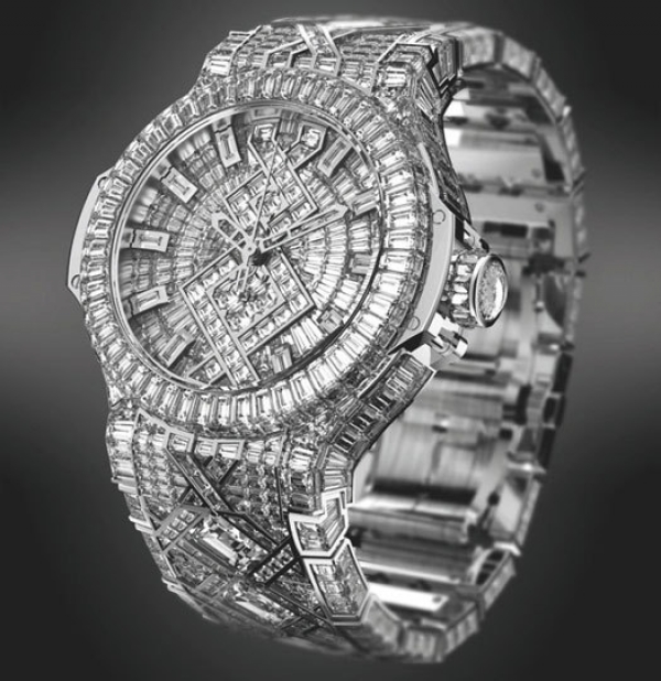 1 282 diamants, plus de 100 carats de diamants baguette, cette montre Hublot, la plus chère de Basel
