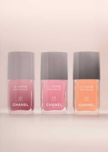 <p>Les trois coloris en &eacute;dition limit&eacute;e du printemps 2012 chez Chanel: April, May et June. </p>