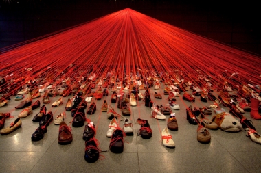 <p>Dialogue from DNA, Chiharu Shiota</p>