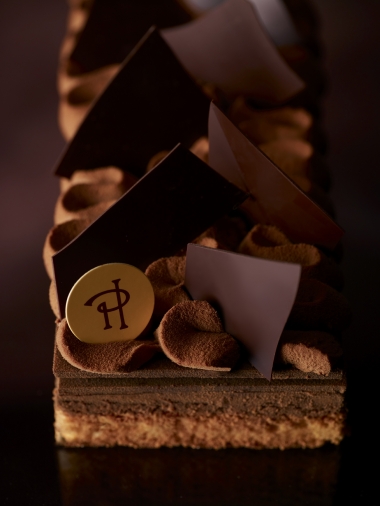 <p>La b&ucirc;che du go&ucirc;ter festif, sign&eacute;e Pierre Herm&eacute;. </p>