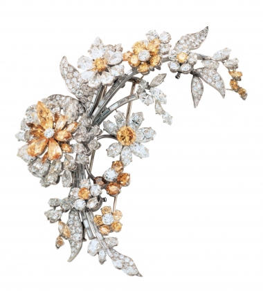 <p>Broche en diamants blancs et jaunes, sur platine.1960. </p>