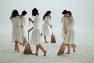 <p>Mircea Cantor, "Tracking Happiness", 2009.&nbsp;Super 16mm transf&eacute;r&eacute; sur HDCAM, 11&rsquo;, sur une musique d'Adrian Gagiu.</p>
