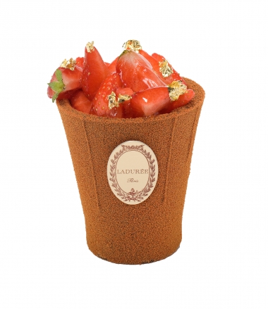 <p>Le petit pot de fraise Ladur&eacute;e, cr&eacute;ation du mois de mai. </p>
<p>Petit pot en chocolat garni d'un fraisier. </p>