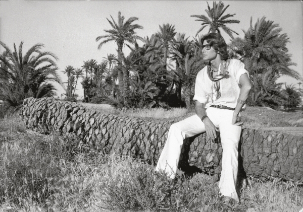 Yves Saint Laurent, Marrakech, vers 1970. Photo de Pierre Bergé. 