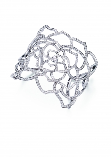 <p>Manchette en or blanc et brillants, Piaget. </p>