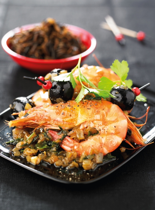 Brochette de gambas flambées à l’anis, une recette pour les brunes