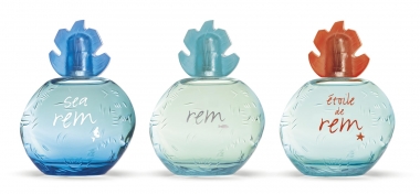 <p>Le triptyque&nbsp; Reminiscence imagin&eacute; par la cr&eacute;atrice de parfums C&eacute;line Rippert : Sea Rem, Rem et Etoile de Rem.</p>