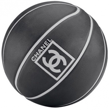 <p>Ballon de basket Chanel</p>