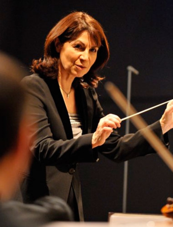  Claire Gibault