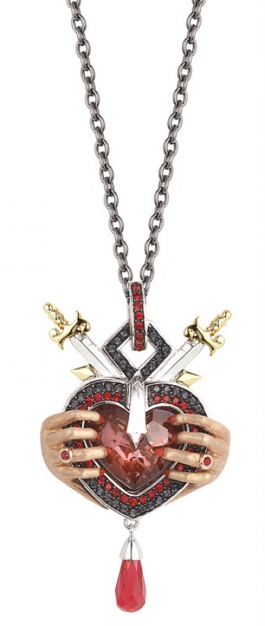 <p>Pendentif en argent, rubis et cristal, Stephen Webster</p>