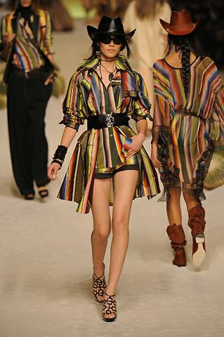 Absolutely Faubourg : le défilé Hermès printemps-été 2009 signé par Jean Paul Gaultier. 