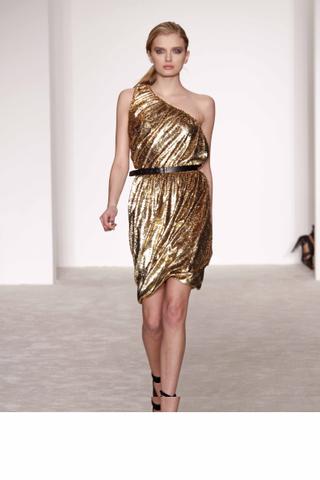 Une silhouette du défilé Derek Lam, automne-hiver 2009, inspirée par les intérieurs d'Yves Saint Laurent et de Gabrielle Chanel 