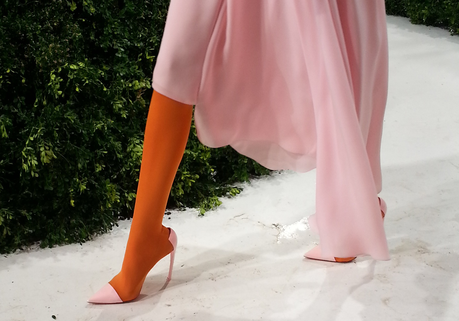 bisdefilepe13hautecouturediorbyrafsimons.jpg